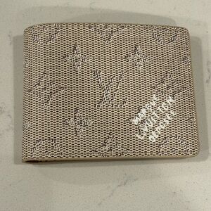 Like new mens Louis Vuitton Monogram Wallet LV tan beige